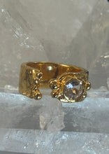 Load image into Gallery viewer, CLASSY RING