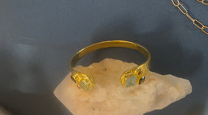 Stone cuff