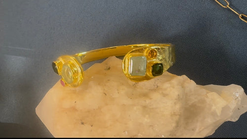 Stone cuff